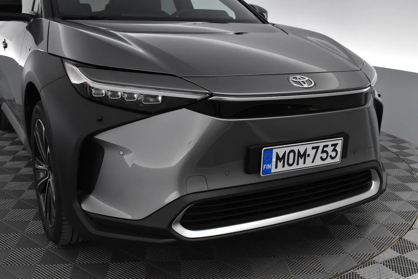 Car Image - 39J1SLYLeAf1WLSjpZKFYD