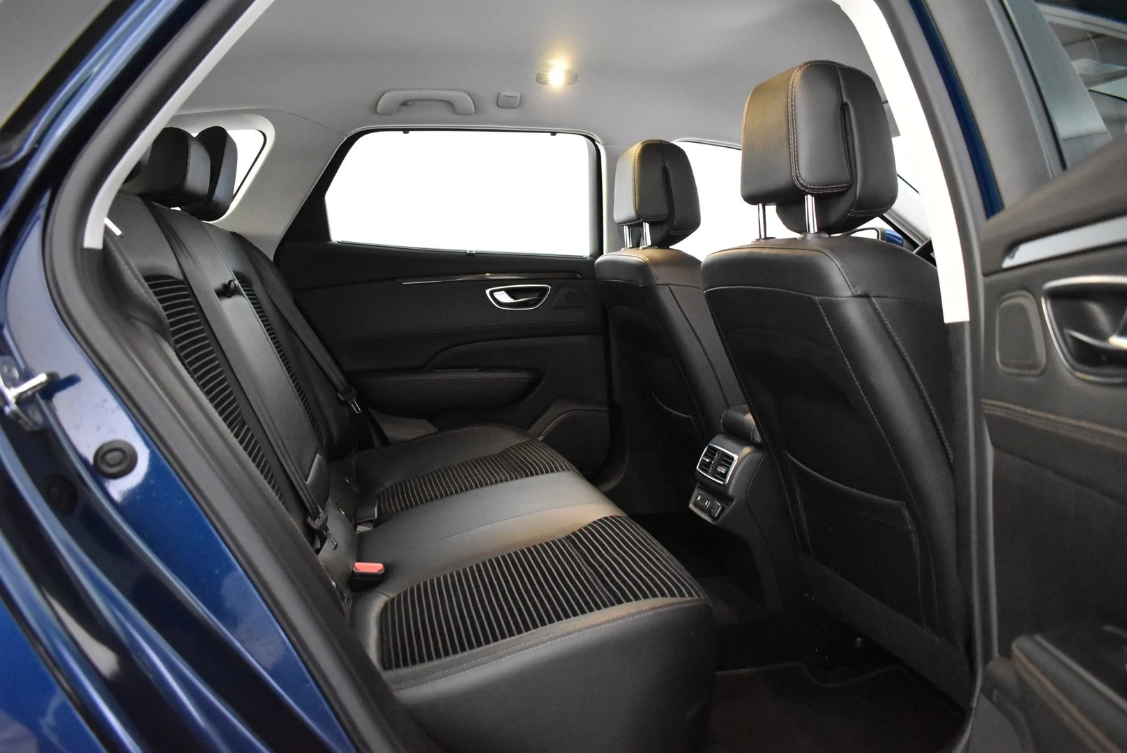 Car Image - 3sBgAAbzHB22994GaHeZgm