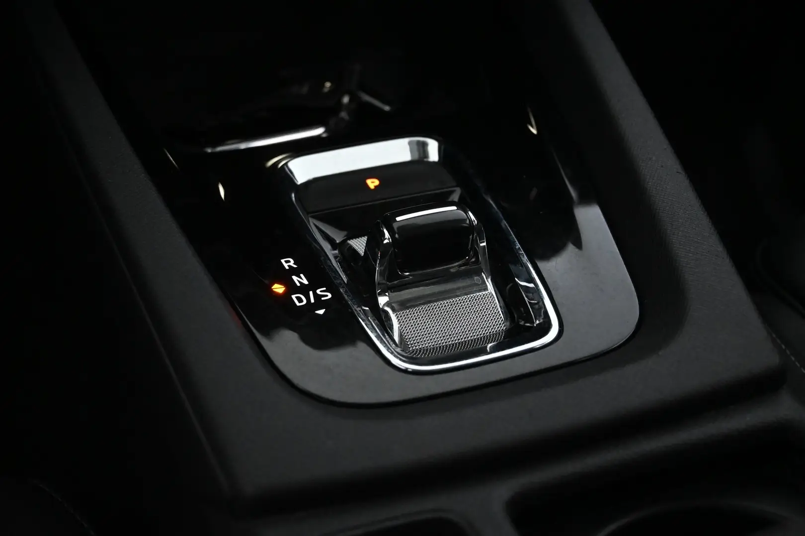Car Image - 6CYiivnPxrrJjA8Qp4qq6s