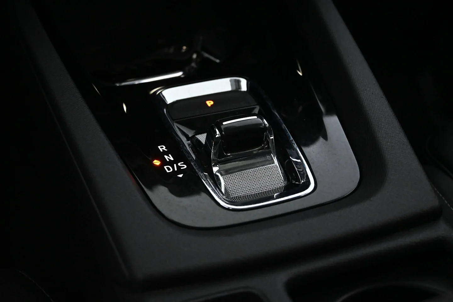 Car Image - 6CYiivnPxrrJjA8Qp4qq6s