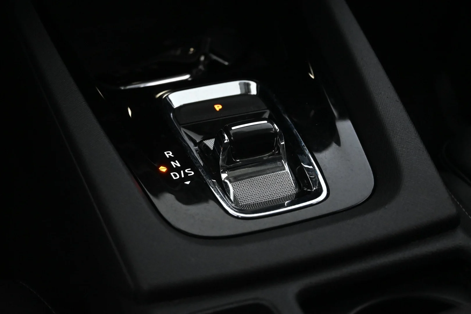 Car Image - 6CYiivnPxrrJjA8Qp4qq6s
