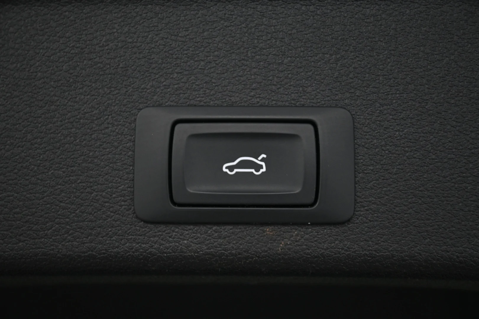 Car Image - EIEKUhBMwKNfCOkYIwOe0