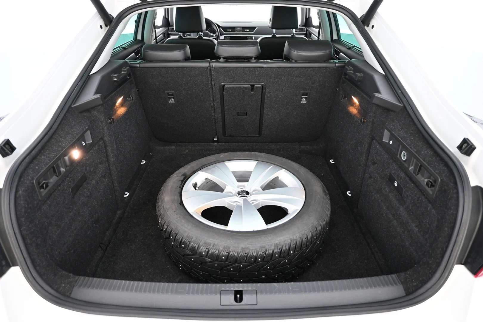 Car Image - 5j9uRxQ9IPiWzGhajdBg4W