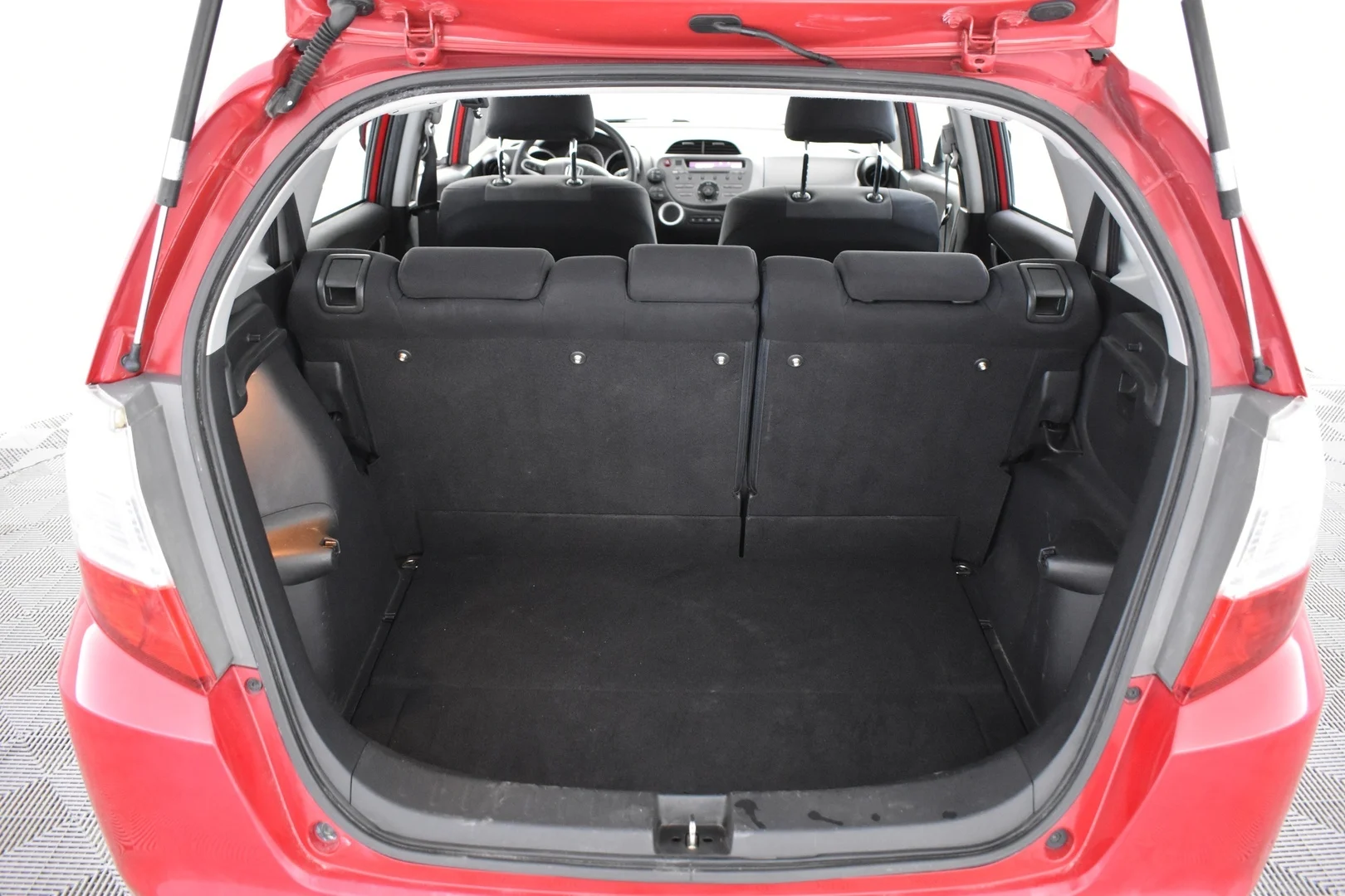 Car Image - 0Ffks8atO1uWxvlYrbZ8I