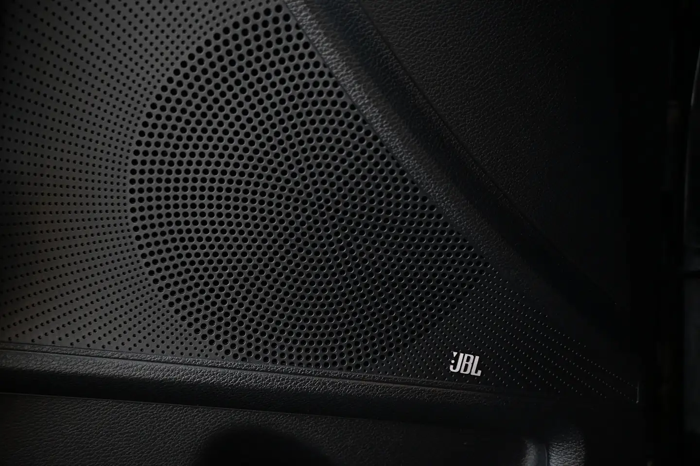 Car Image - 1BsqSVFJw5uMhX5GsOhuuo