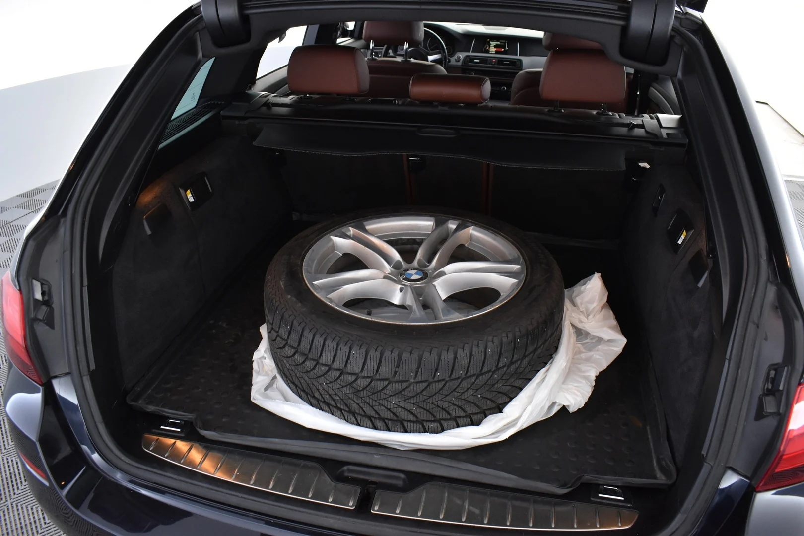Car Image - 2vf335CUkWQX8xfHMCBdBx