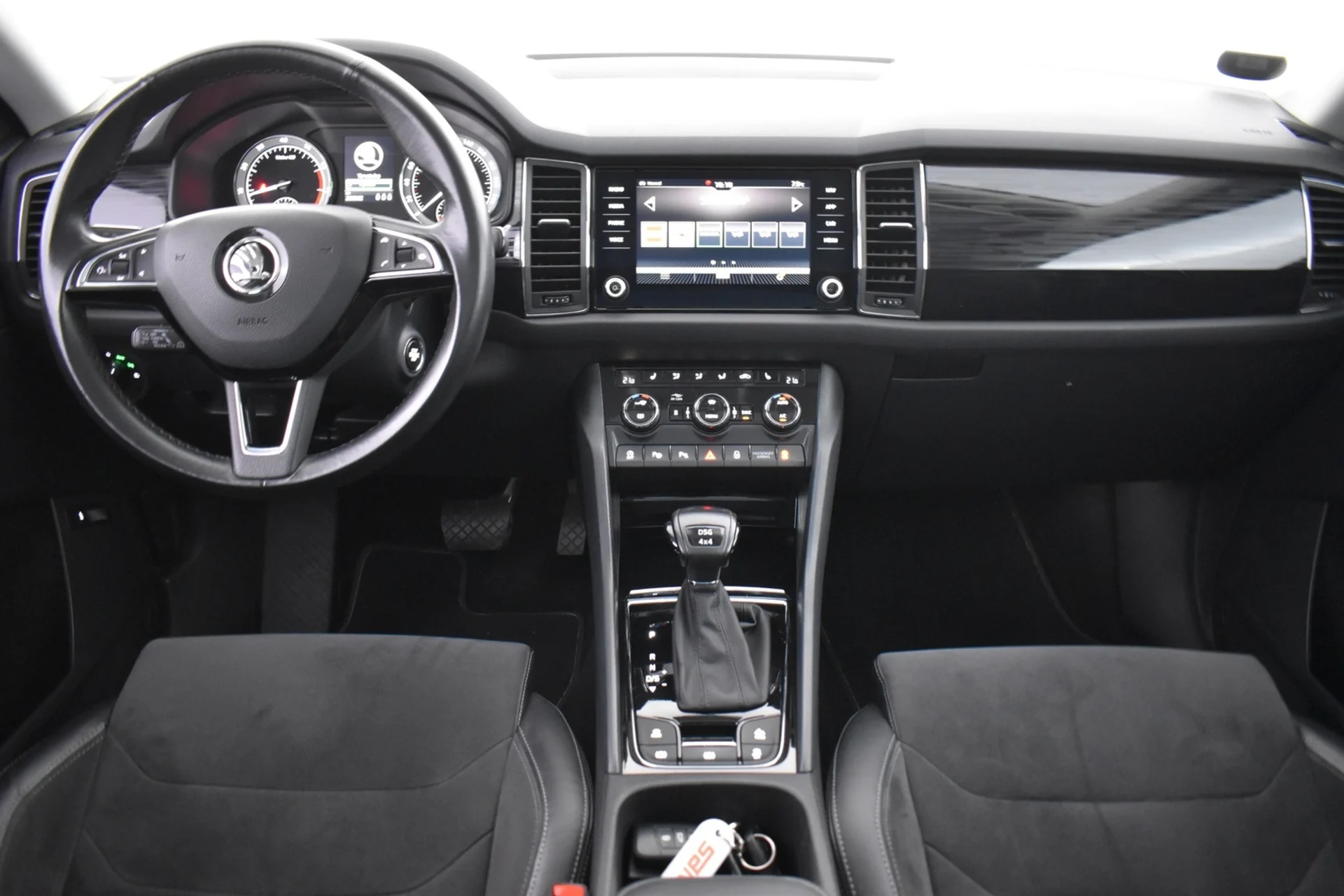 Car Image - 3TjqsmK2iTgtsFdy7QqKOO