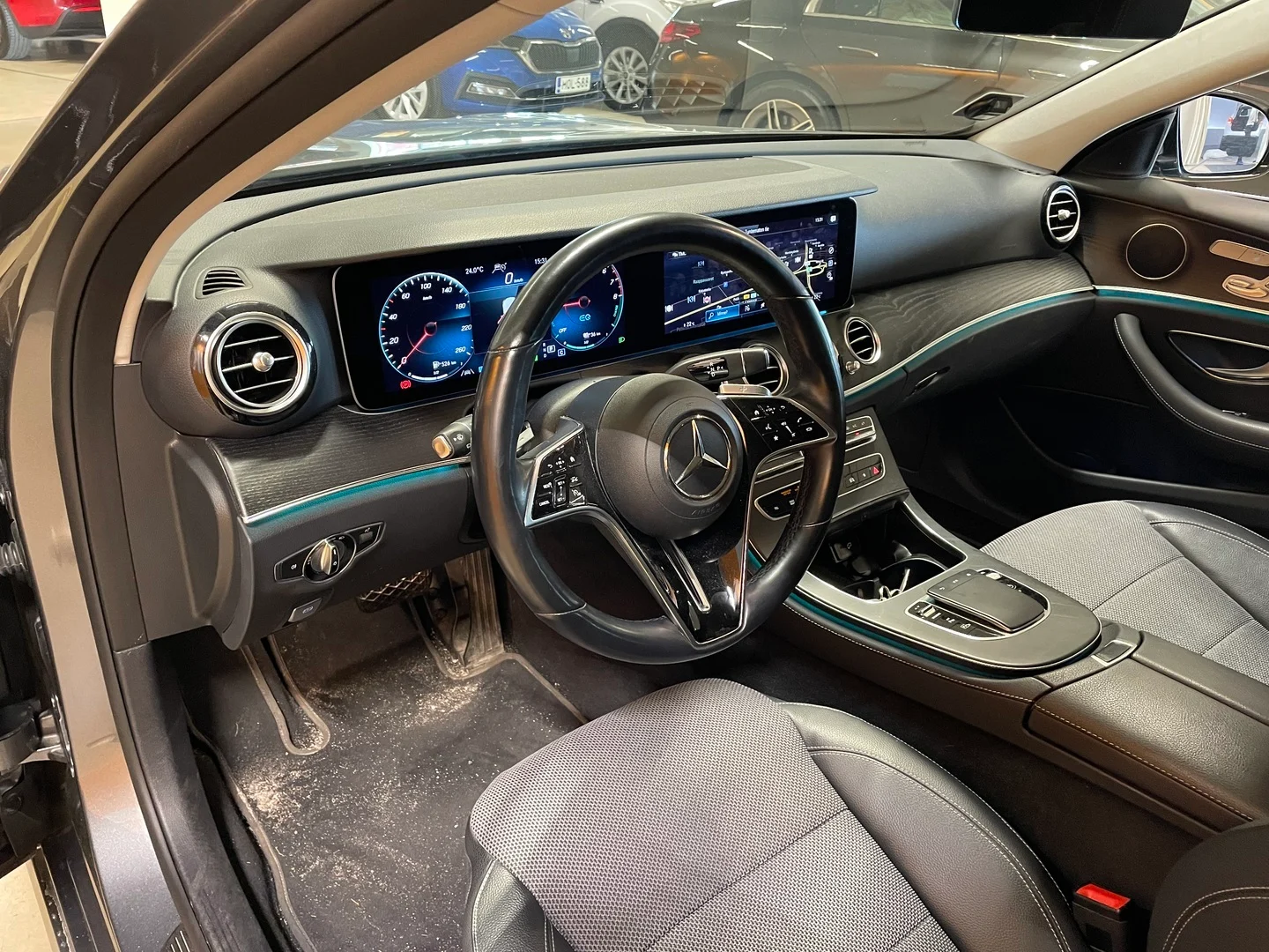 Car Image - 6dsheD4qdf7r1SccRR8xbn