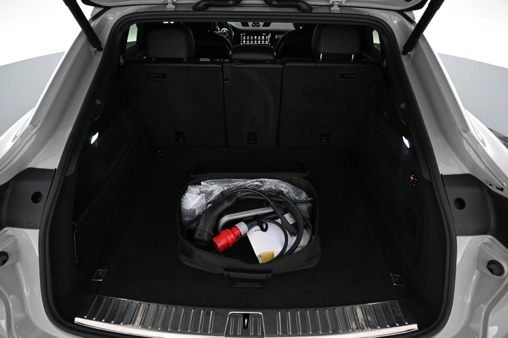 Car Image - 5XDnvxd3eQifdBf1oQurcx