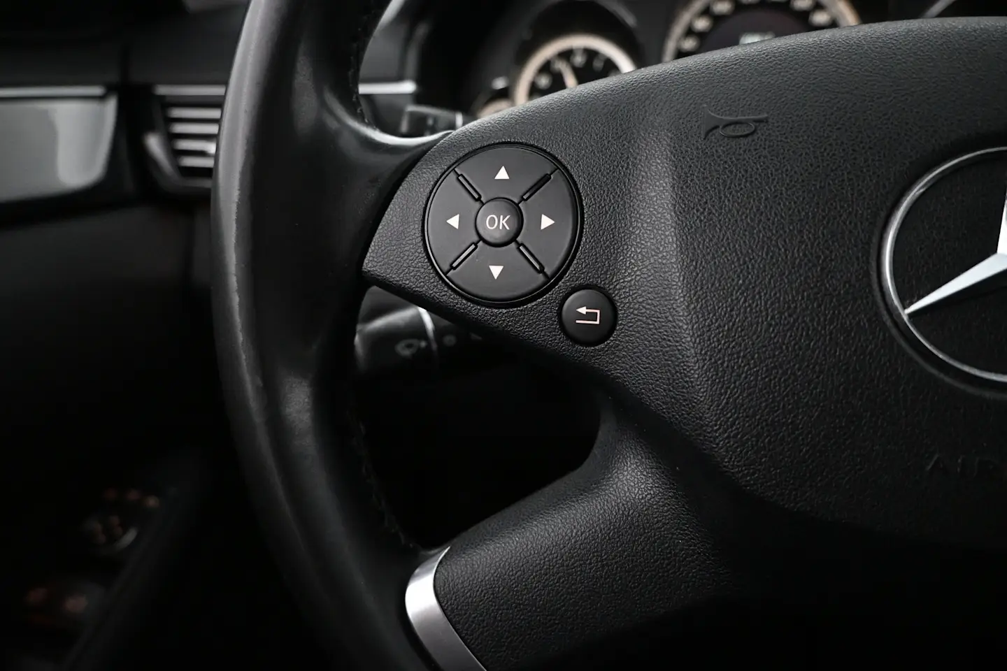 Car Image - 5tLXqUJ64ZXzowz0UV2hro