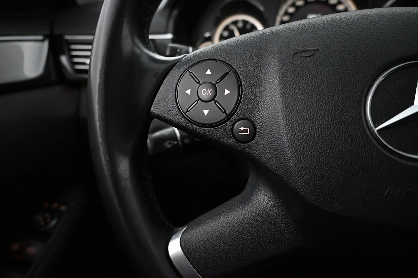 Car Image - 5tLXqUJ64ZXzowz0UV2hro