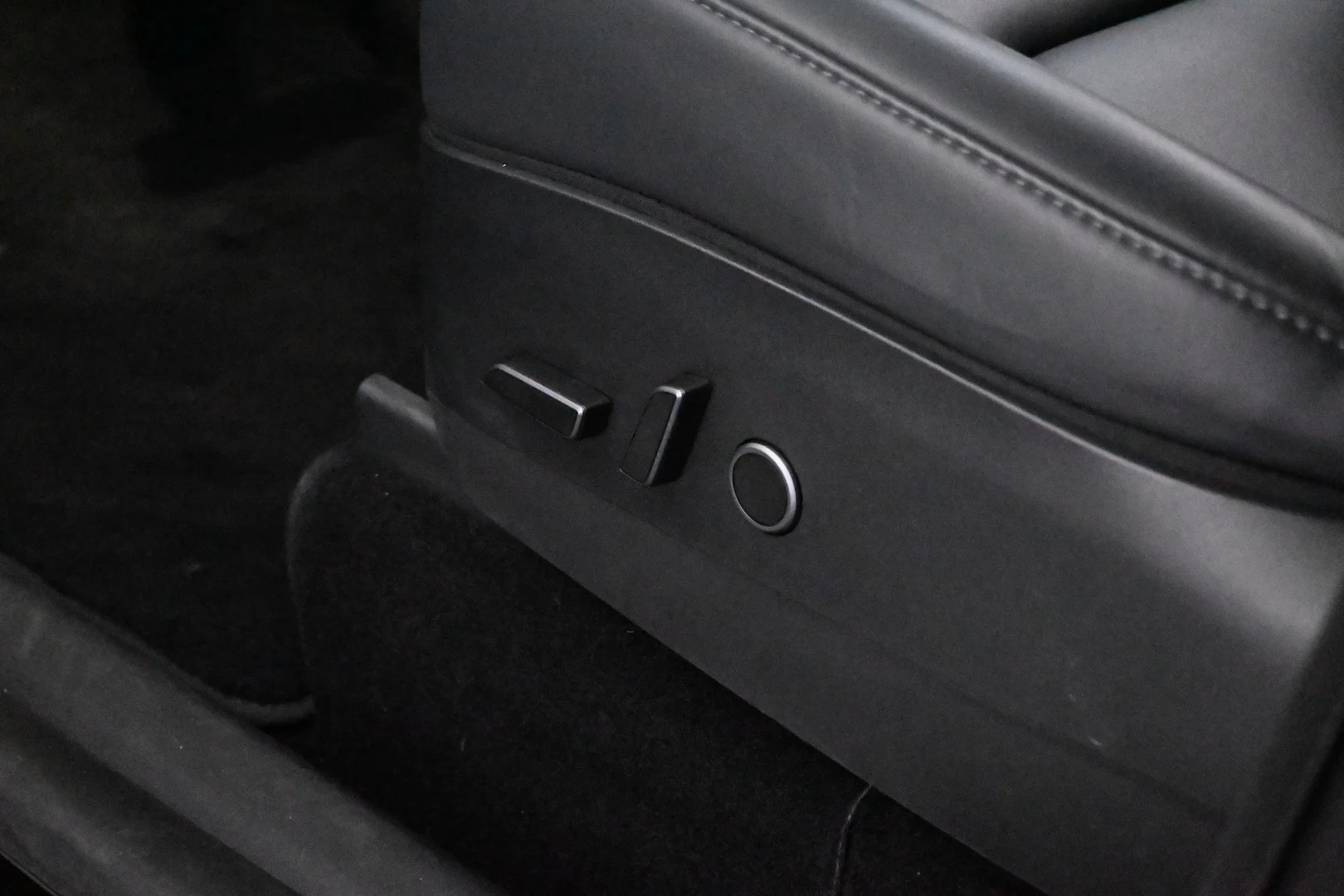 Car Image - 75g5lzNMq0sYcLiKcJ45LP