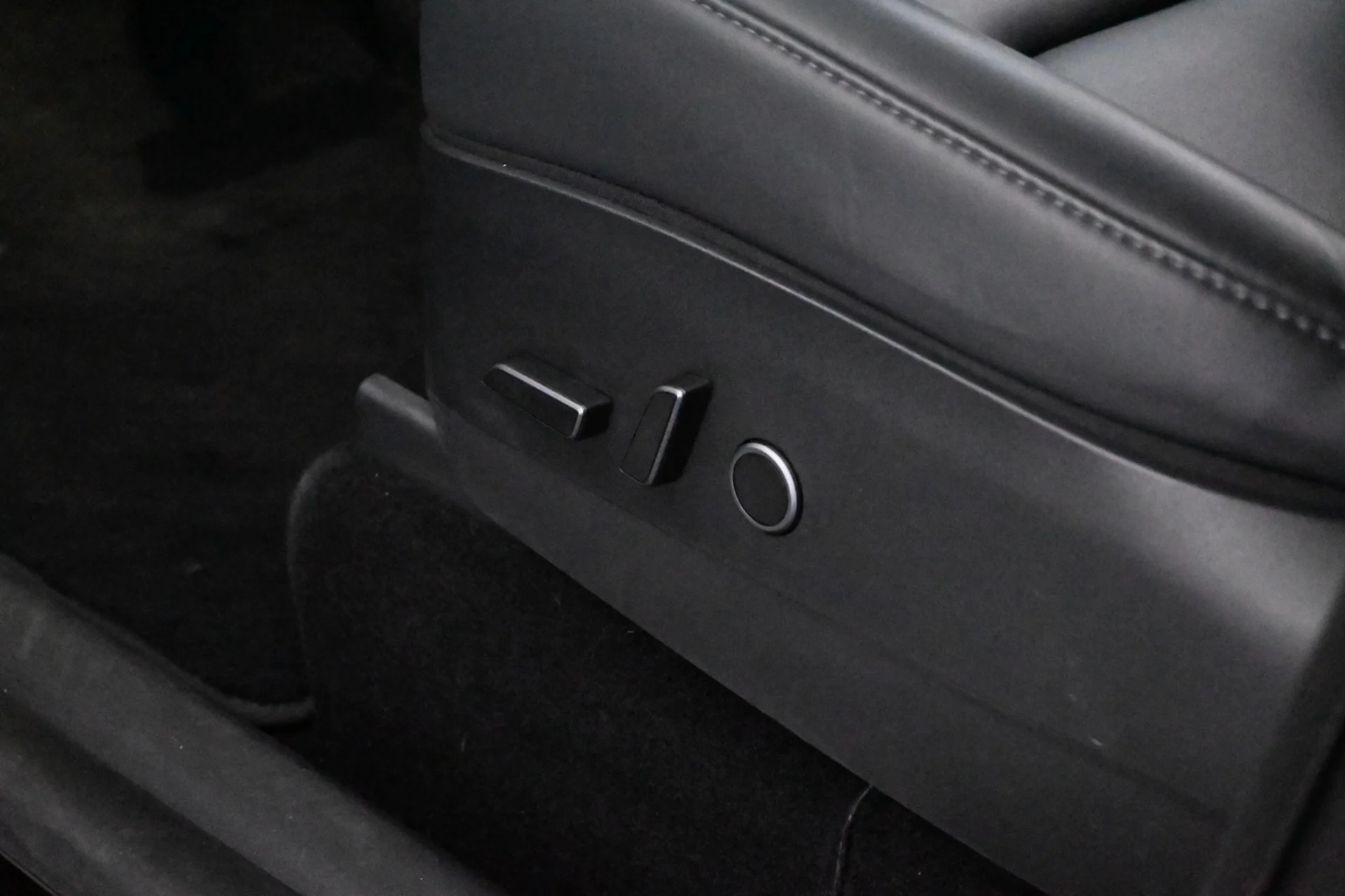 Car Image - 75g5lzNMq0sYcLiKcJ45LP