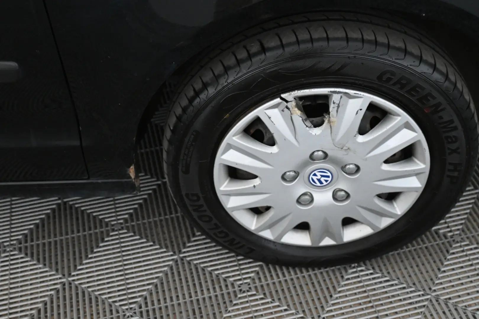 Car Image - 5aeo0Sh6CXtKfhrSkGbOzJ