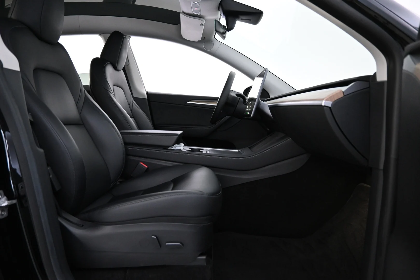 Car Image - 75g5lzNMq0sYcLiKcJ45LP