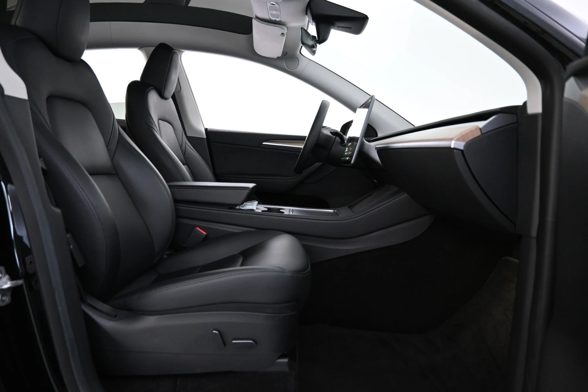 Car Image - 75g5lzNMq0sYcLiKcJ45LP