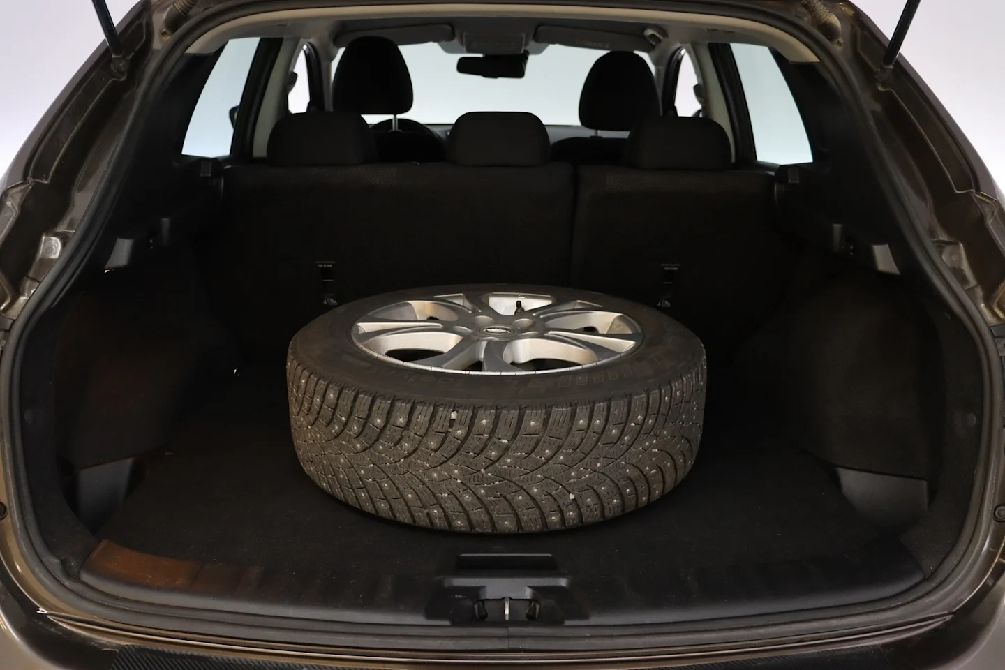 Car Image - 3Hs2nZoUeILBt8pUlAzxw8