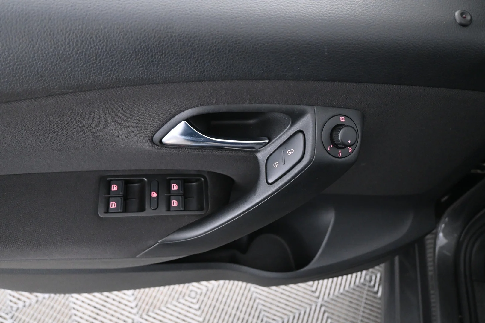 Car Image - 1D481kFivQr593LsVUV30i