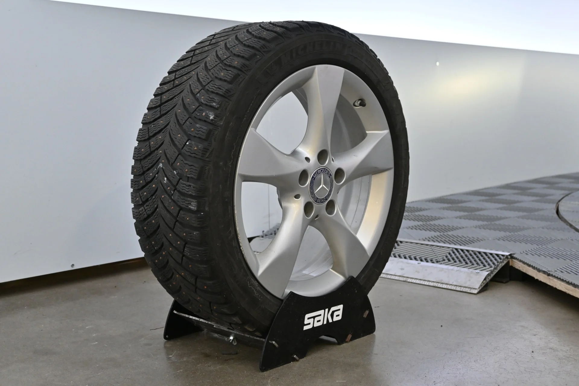 Car Image - 7na0F1B3BPEX4jAKqndrE5