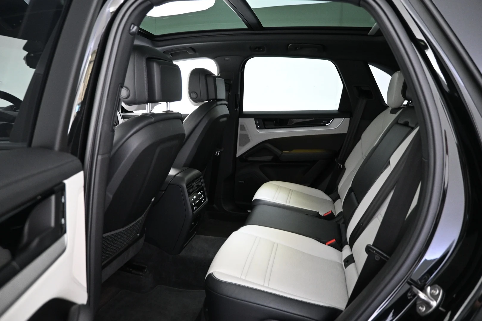 Car Image - 50dT0fKj7YjbN6oJLt2C4y