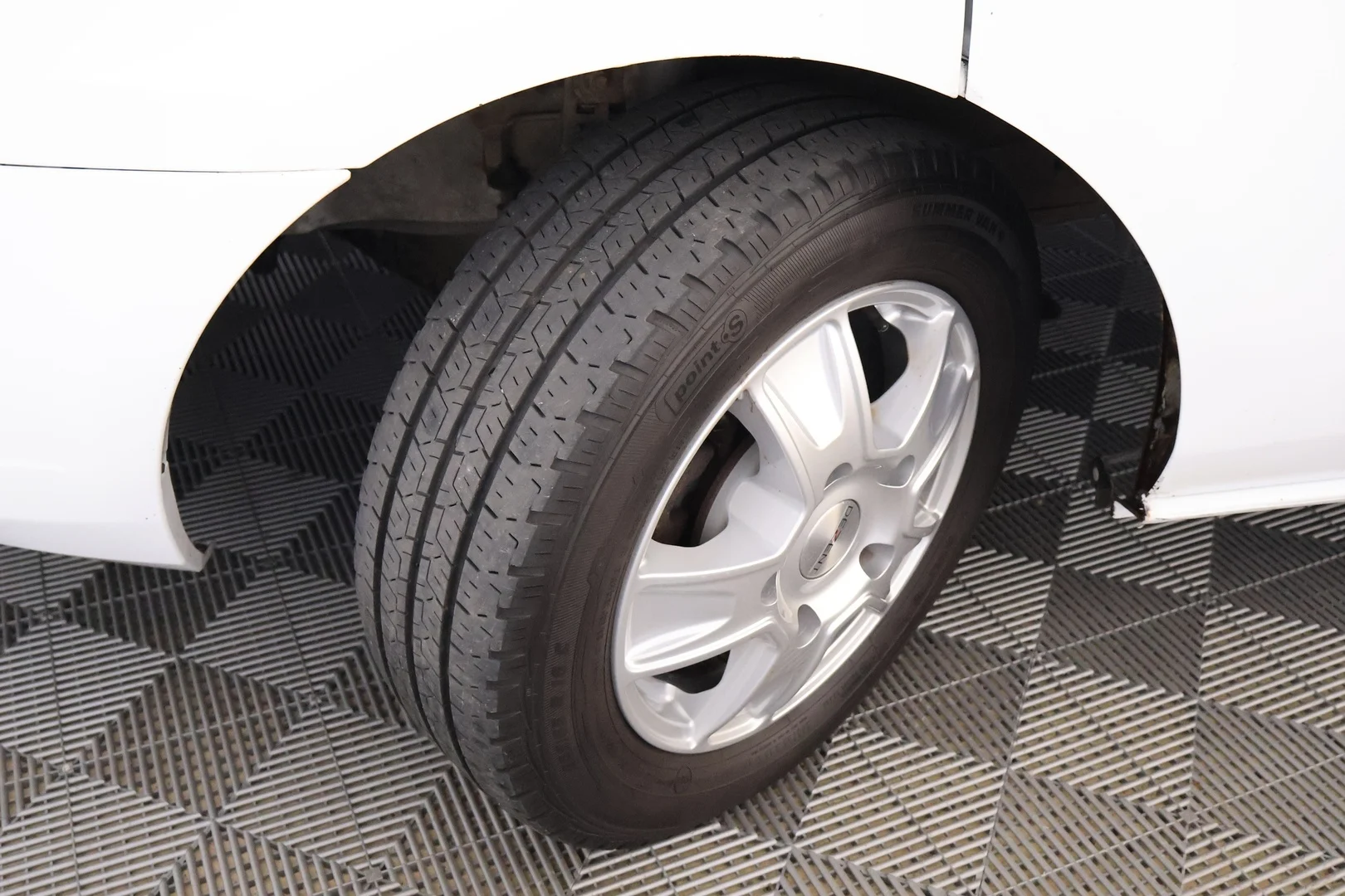 Car Image - 1xKDwPC761JjNirSzKkrpz