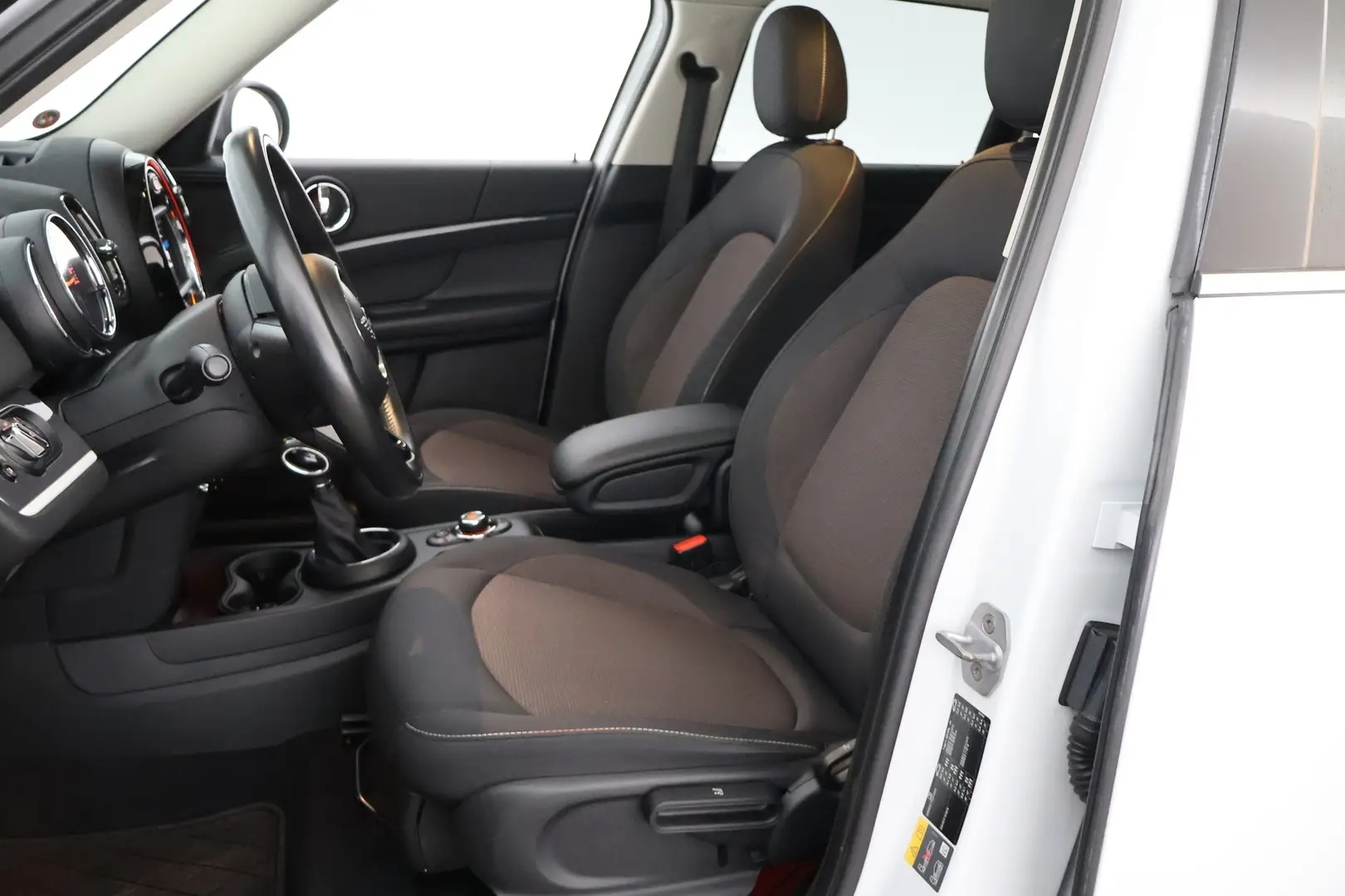 Car Image - XsRW4t33193iU7AcfeZys