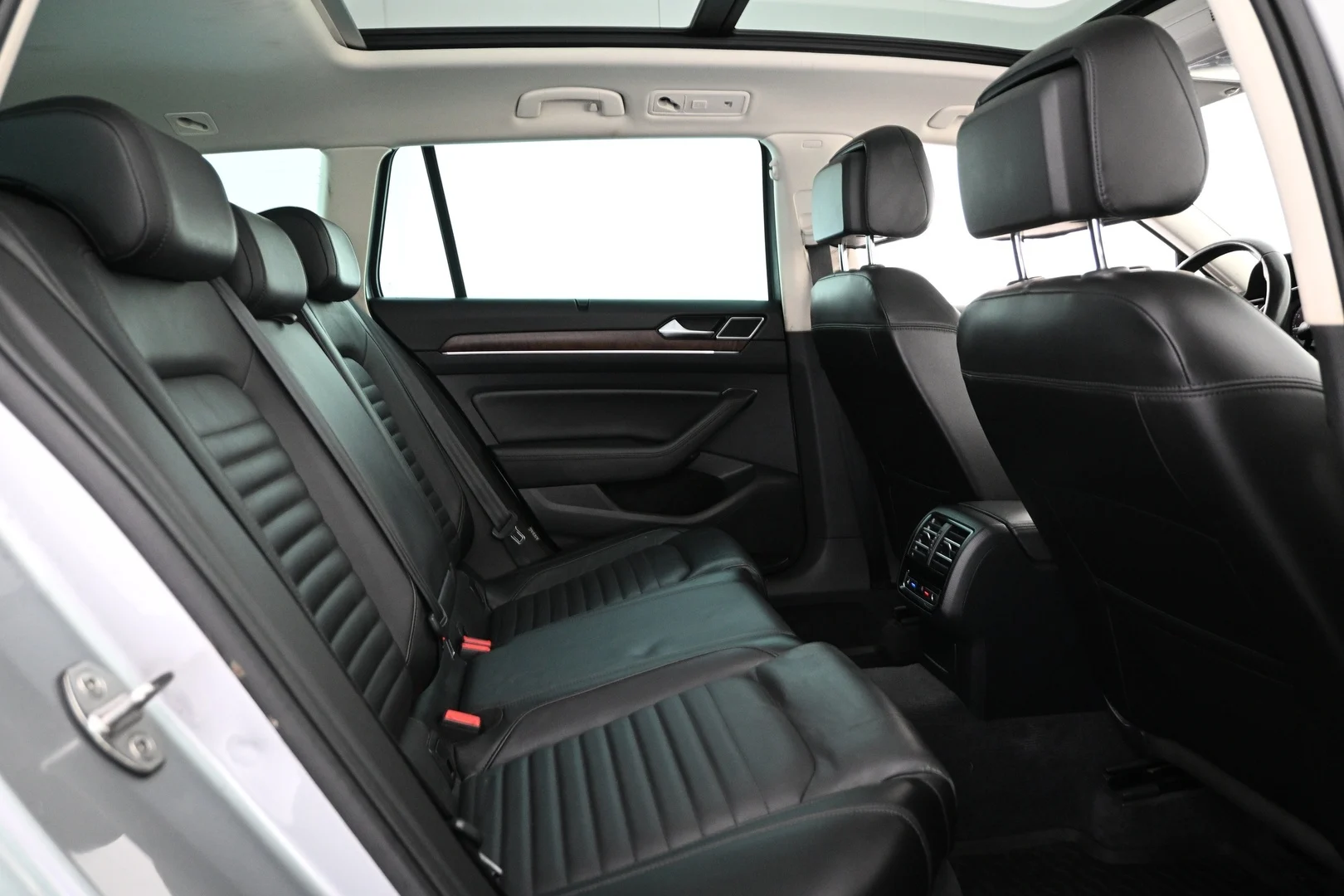 Car Image - 5NxMVwVyYpSEo1rQFb7P6b