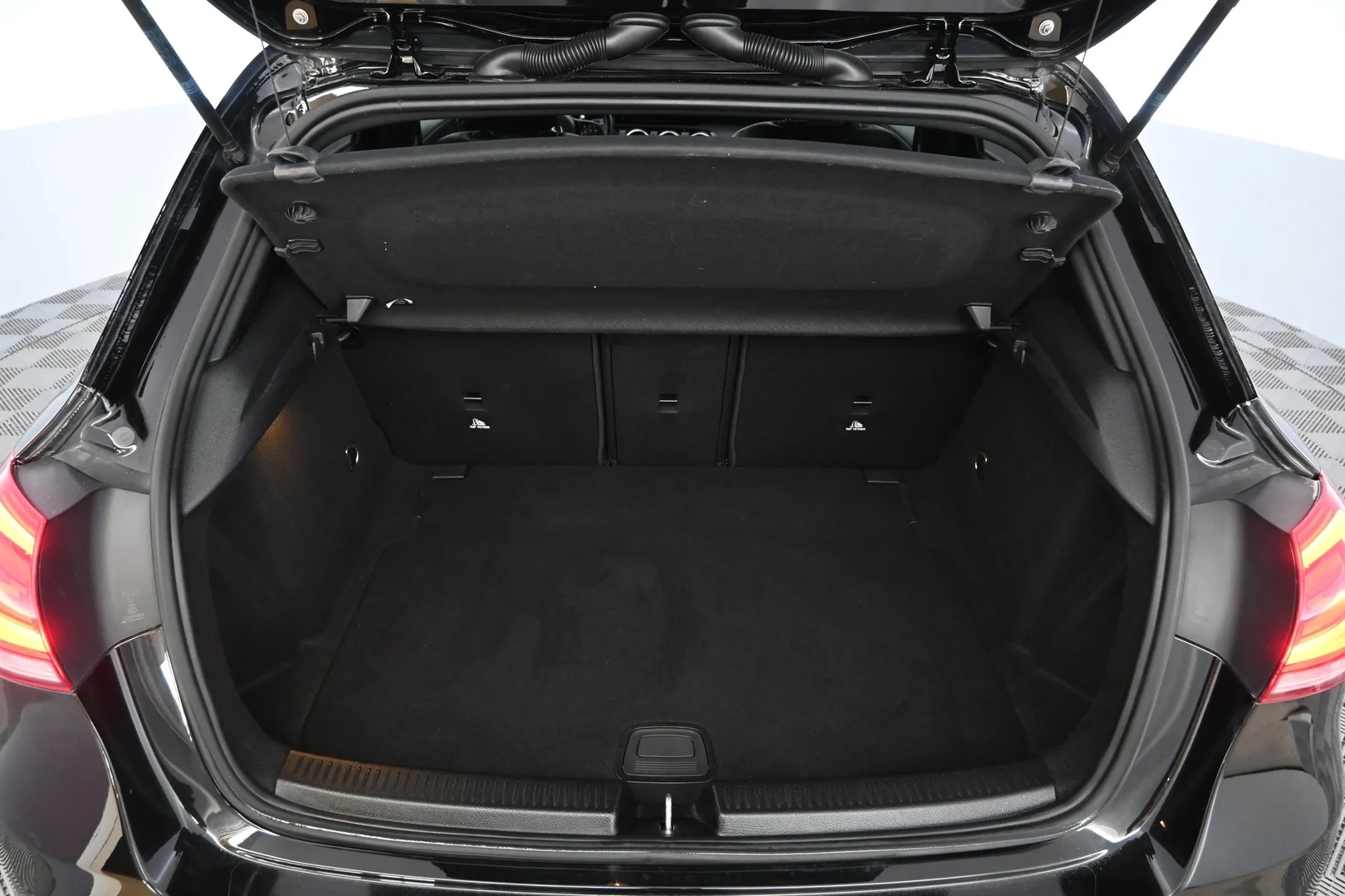 Car Image - 320SDl3N6kqdUKHmATjH3c