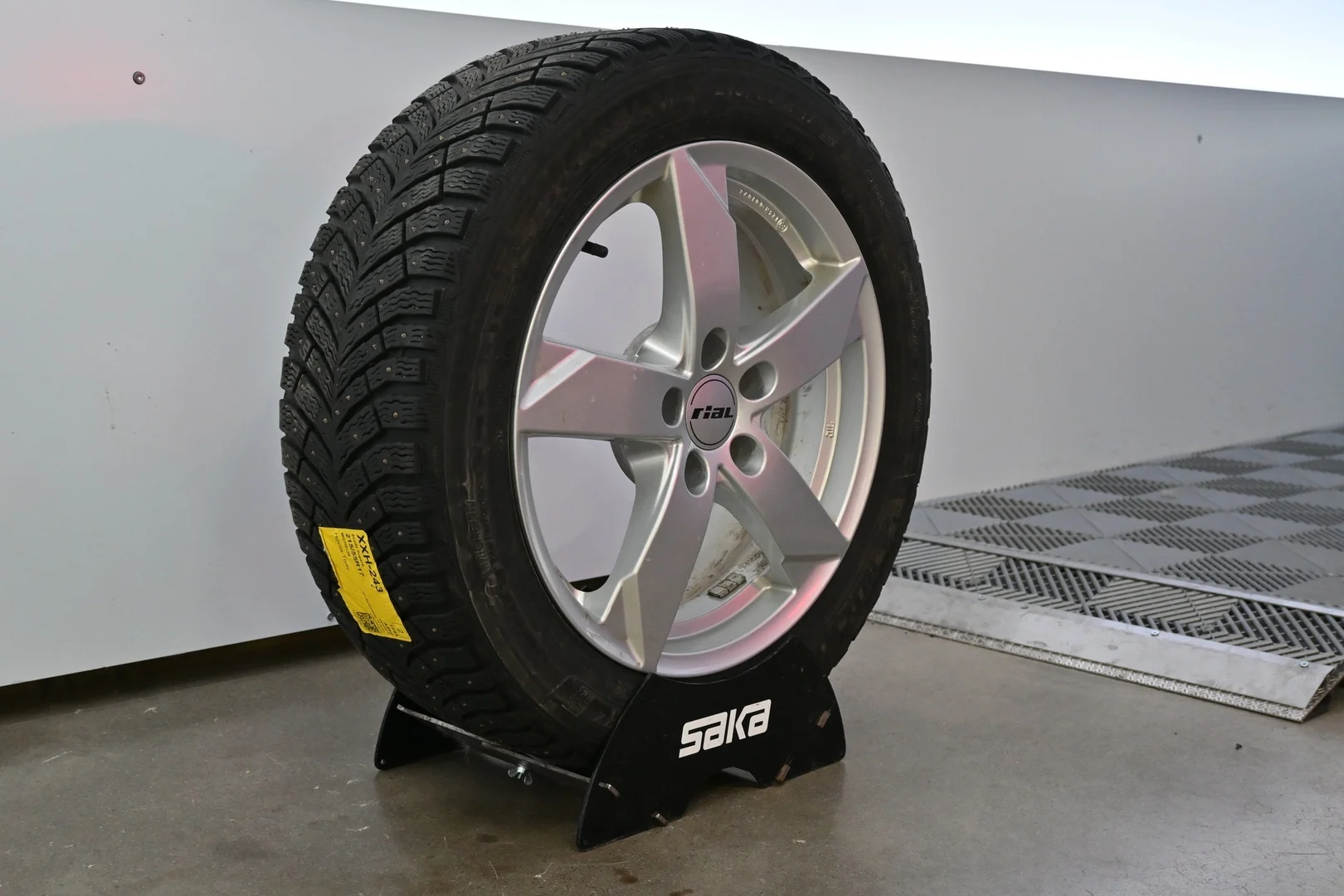 Car Image - 6xxFfqOQ82af66d18jjiUf