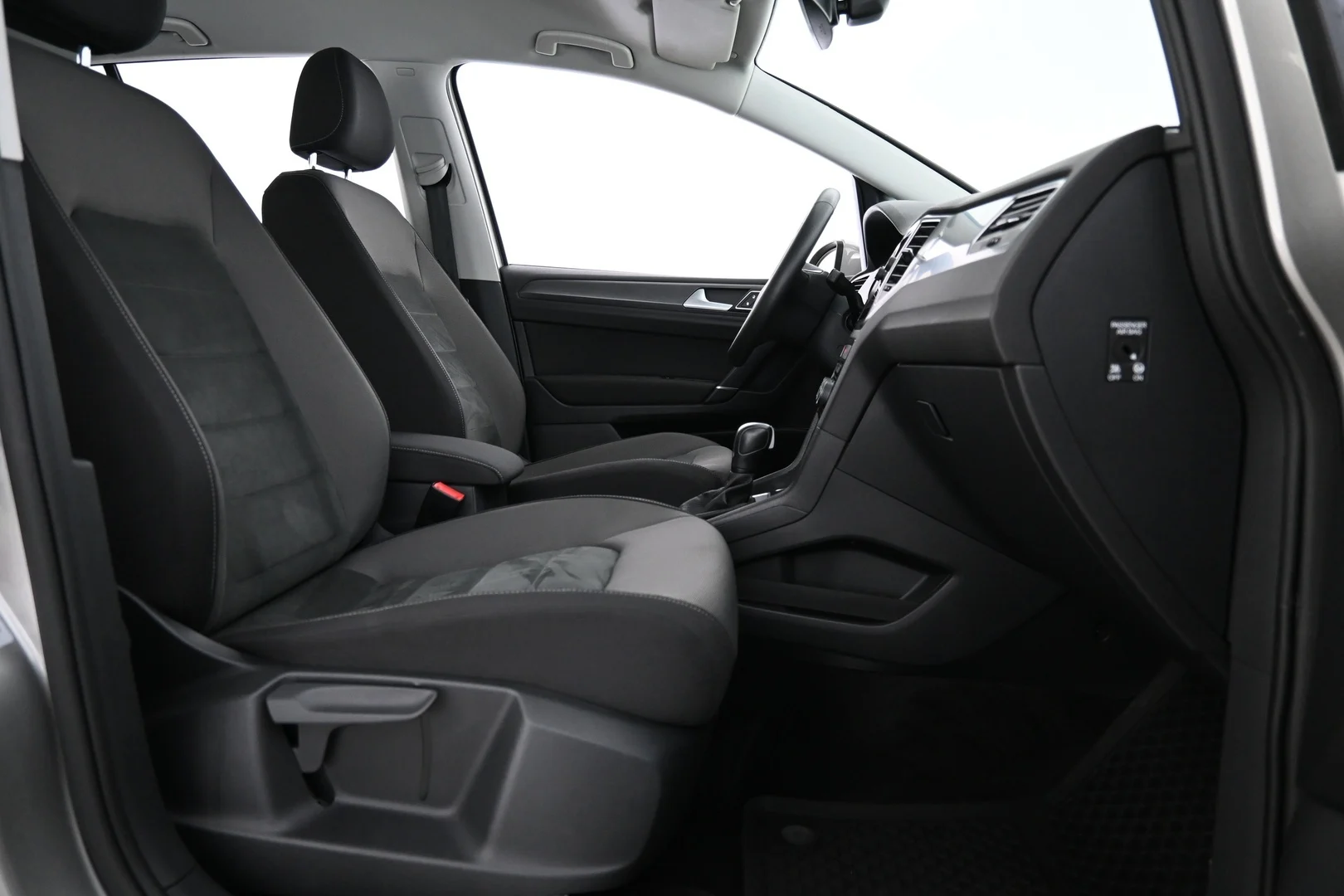 Car Image - 7KmoB11RE43HCBGp4ccymE