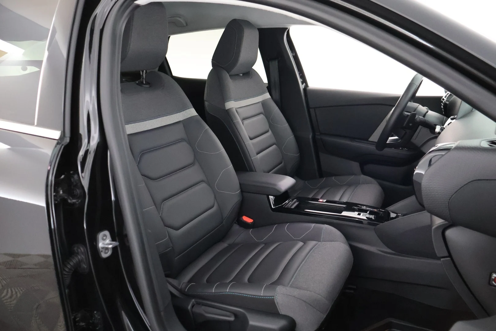 Car Image - toA3vkIdLHVkFbEszehQY