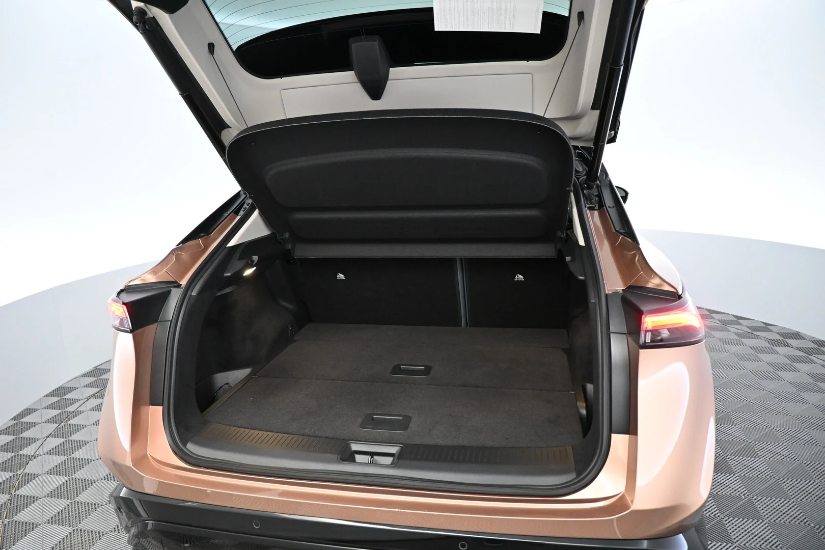 Car Image - 2zYOGuB8hduwOHN7v14blx