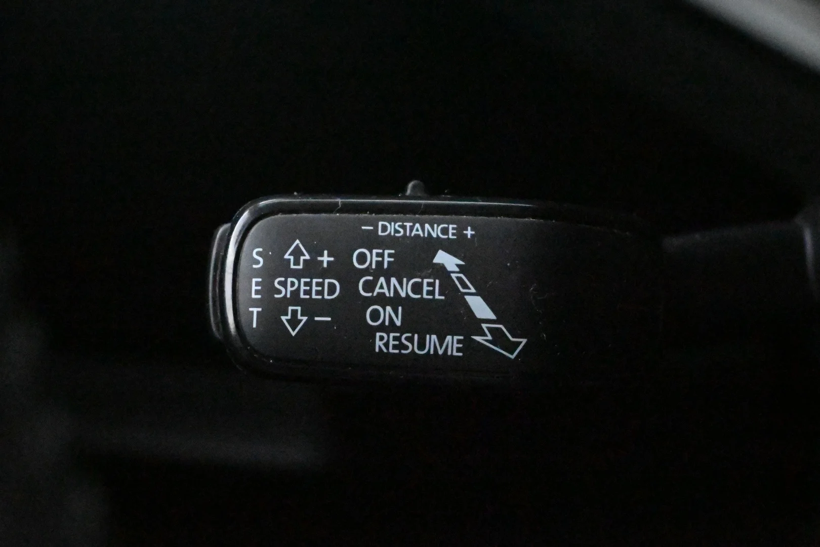 Car Image - VleohPMfyjKwJ2wKS0iys