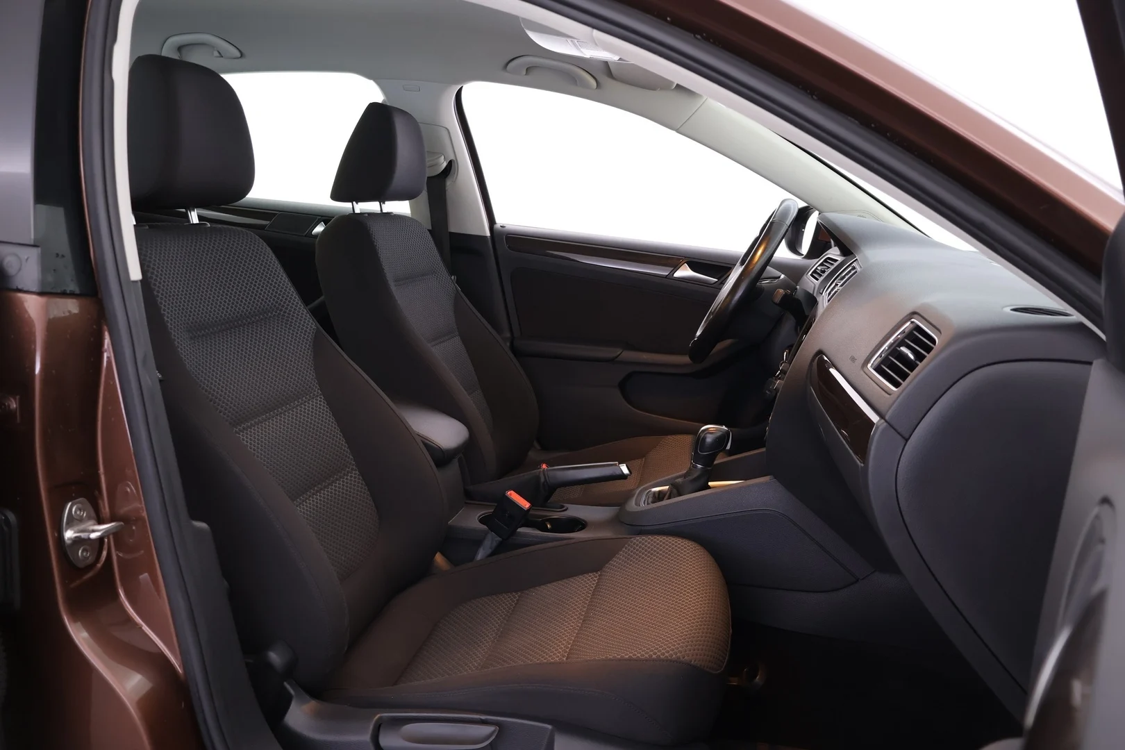 Car Image - 1Rumr1hICCzzyBZOV8z7J1