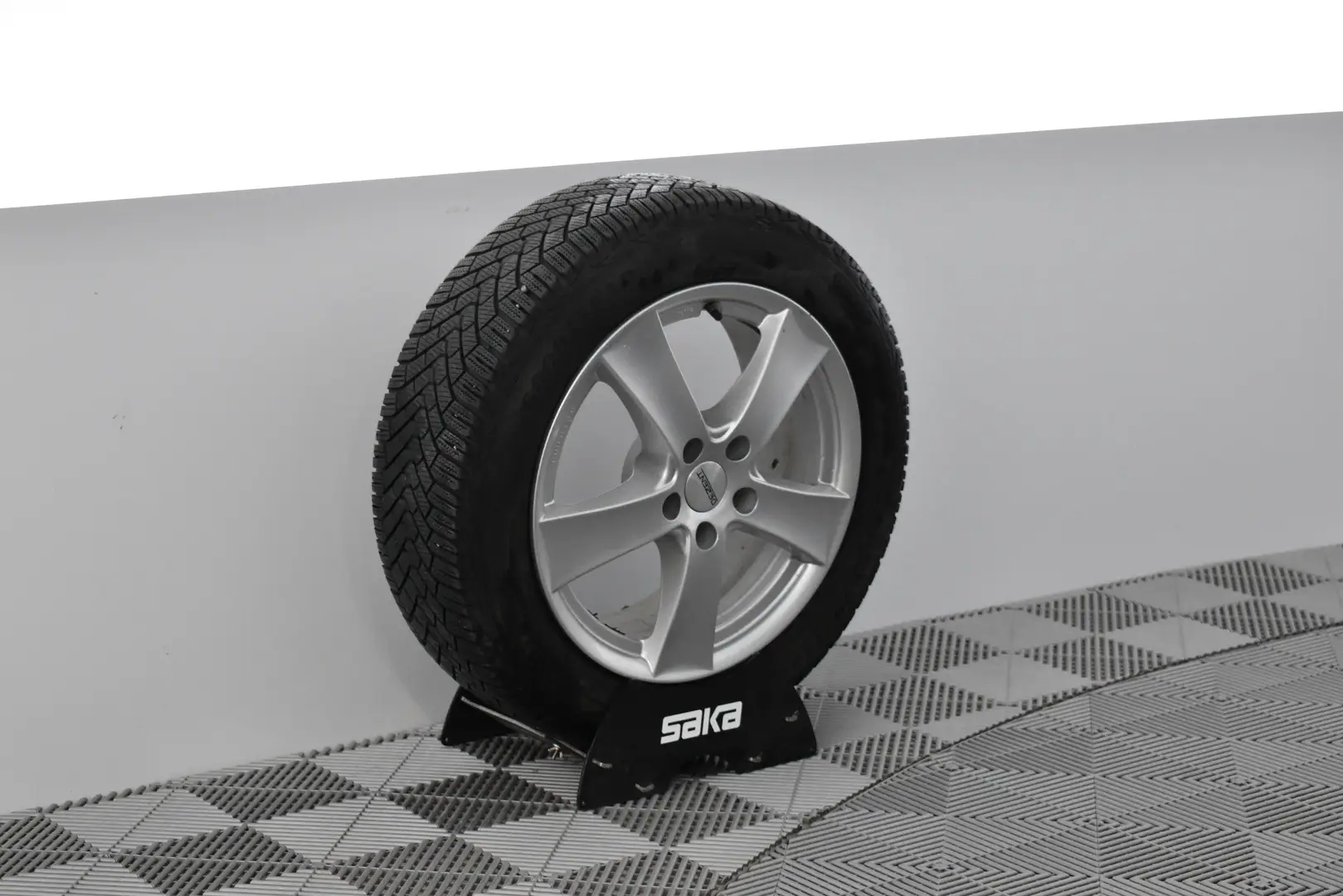 Car Image - 6BAEC7uOnlYBRn26kOA2Wd