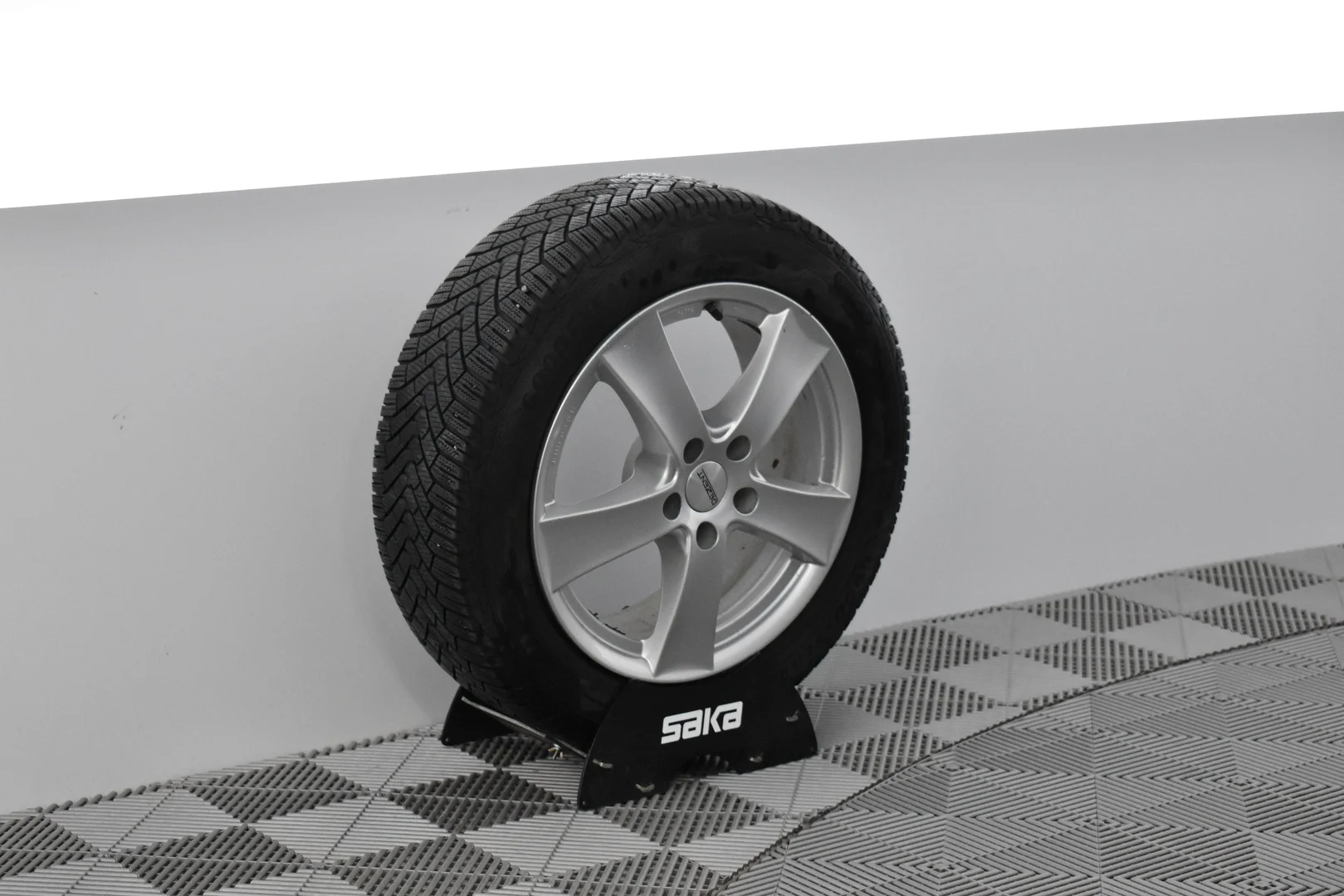 Car Image - 6BAEC7uOnlYBRn26kOA2Wd