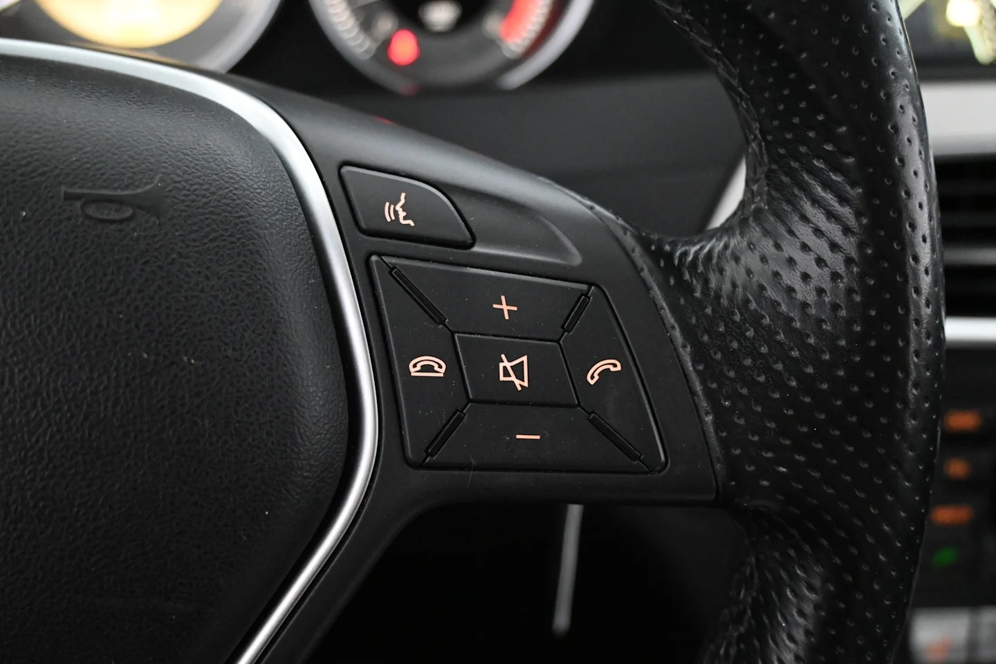Car Image - Vd2DKOTgNk8j20LxE4E9e