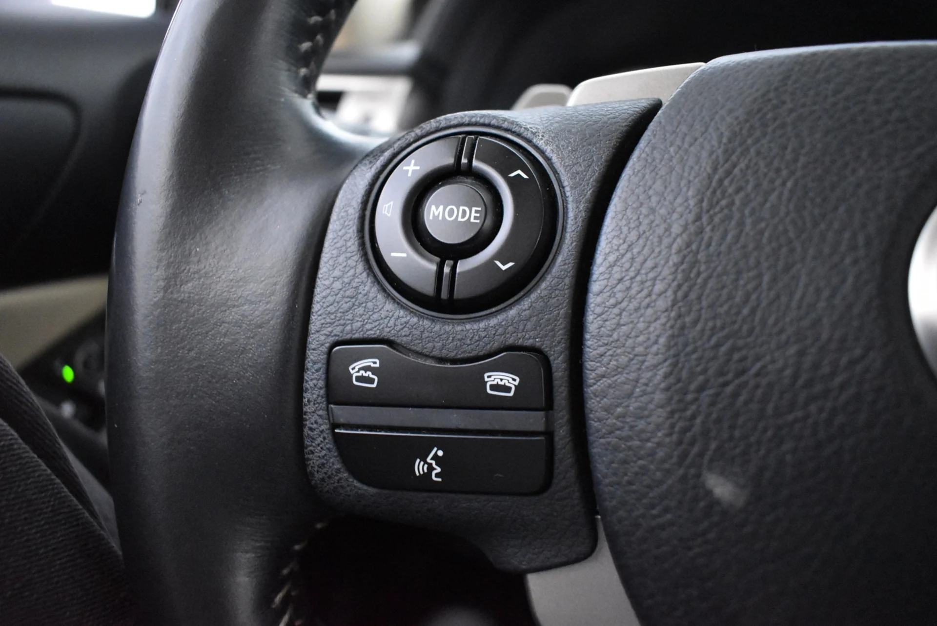 Car Image - 4I0TmqeTN2MiGUtMic3fYb