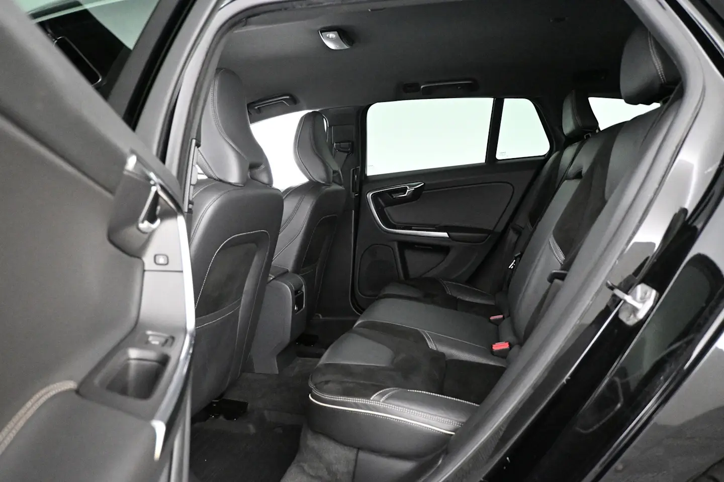Car Image - 2a6RrzRoW0Datr04OZx5hr