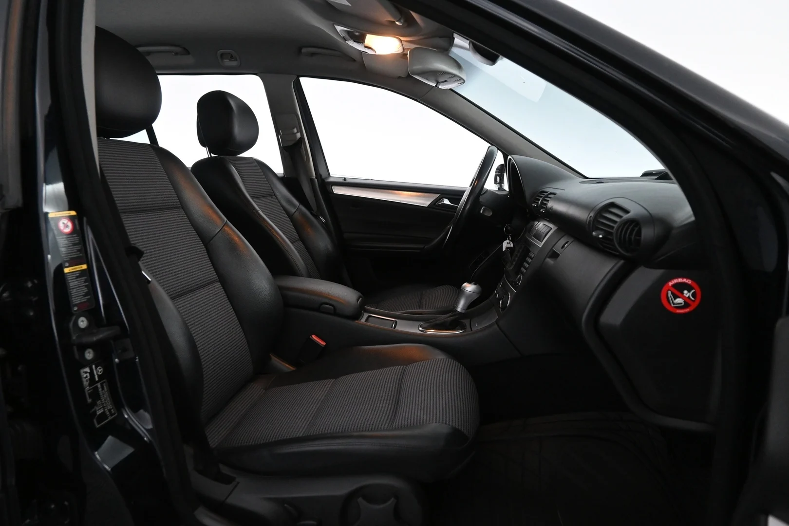 Car Image - 6t9wU8VhHvX8XAzQ8oSyHj