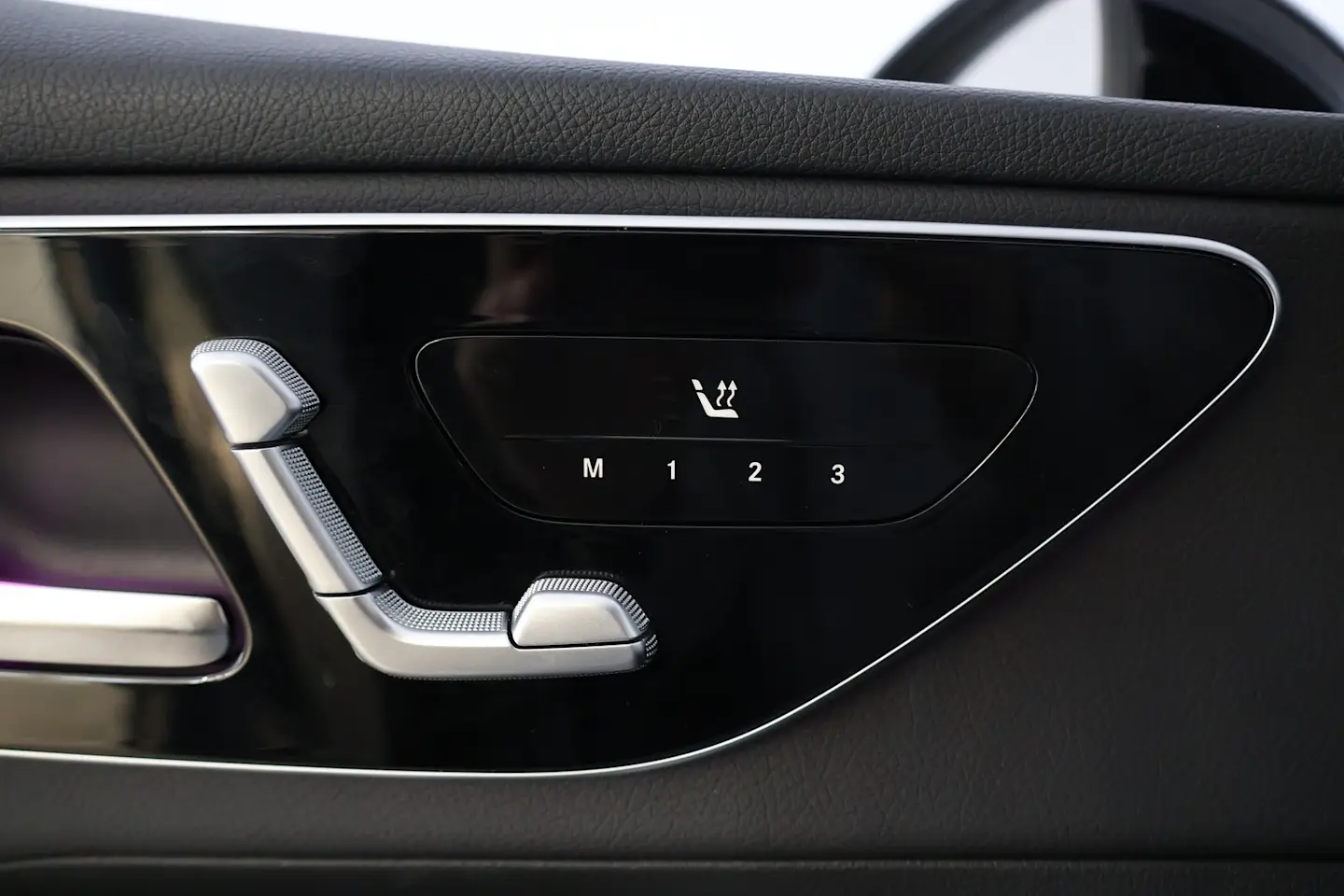 Car Image - XB5803OB68LWAvmxc8g6A