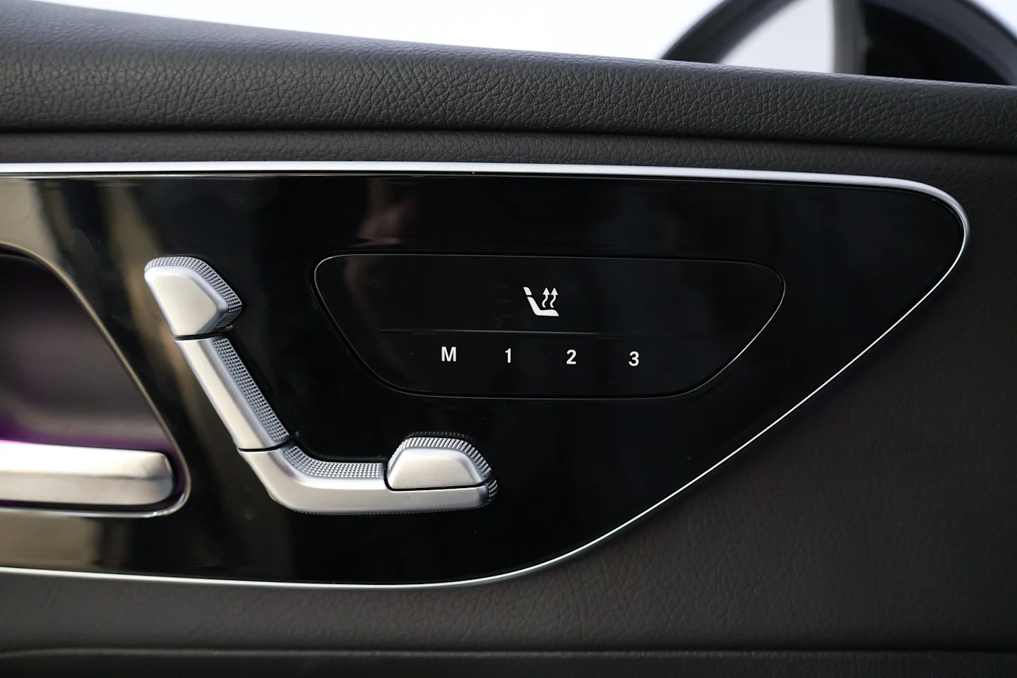 Car Image - XB5803OB68LWAvmxc8g6A