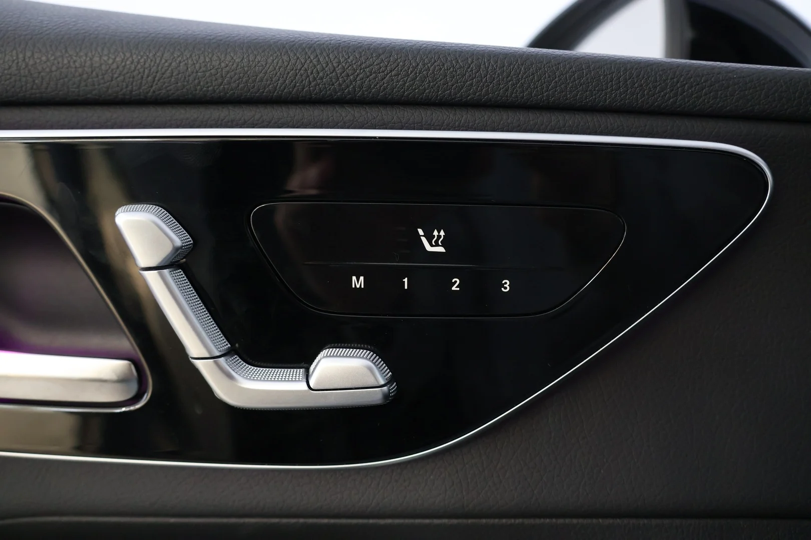 Car Image - XB5803OB68LWAvmxc8g6A