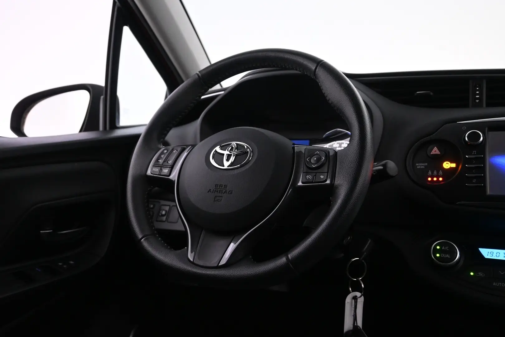 Car Image - 5XEI8NEQYwTVV7zhaR6L7t