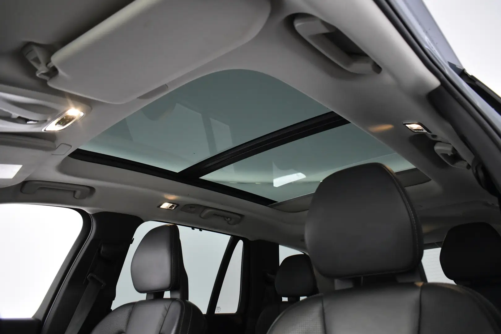 Car Image - 1J3sEf9jaHbTrlRXdY0X1P