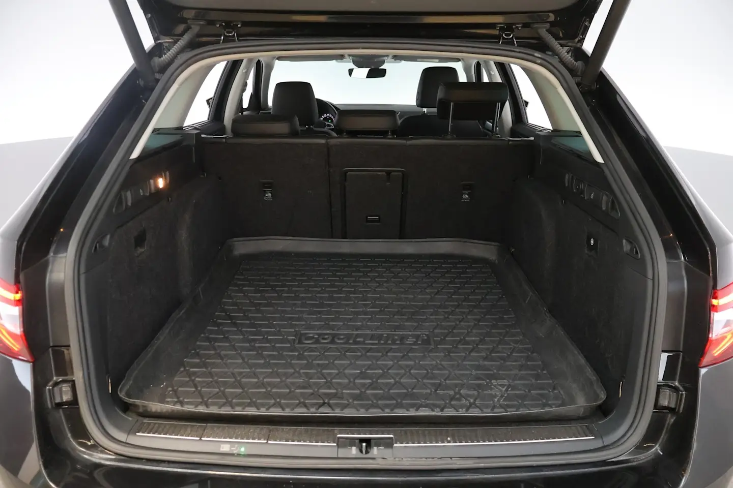 Car Image - 3rhj9ttfv7XUEbrP2QINiC