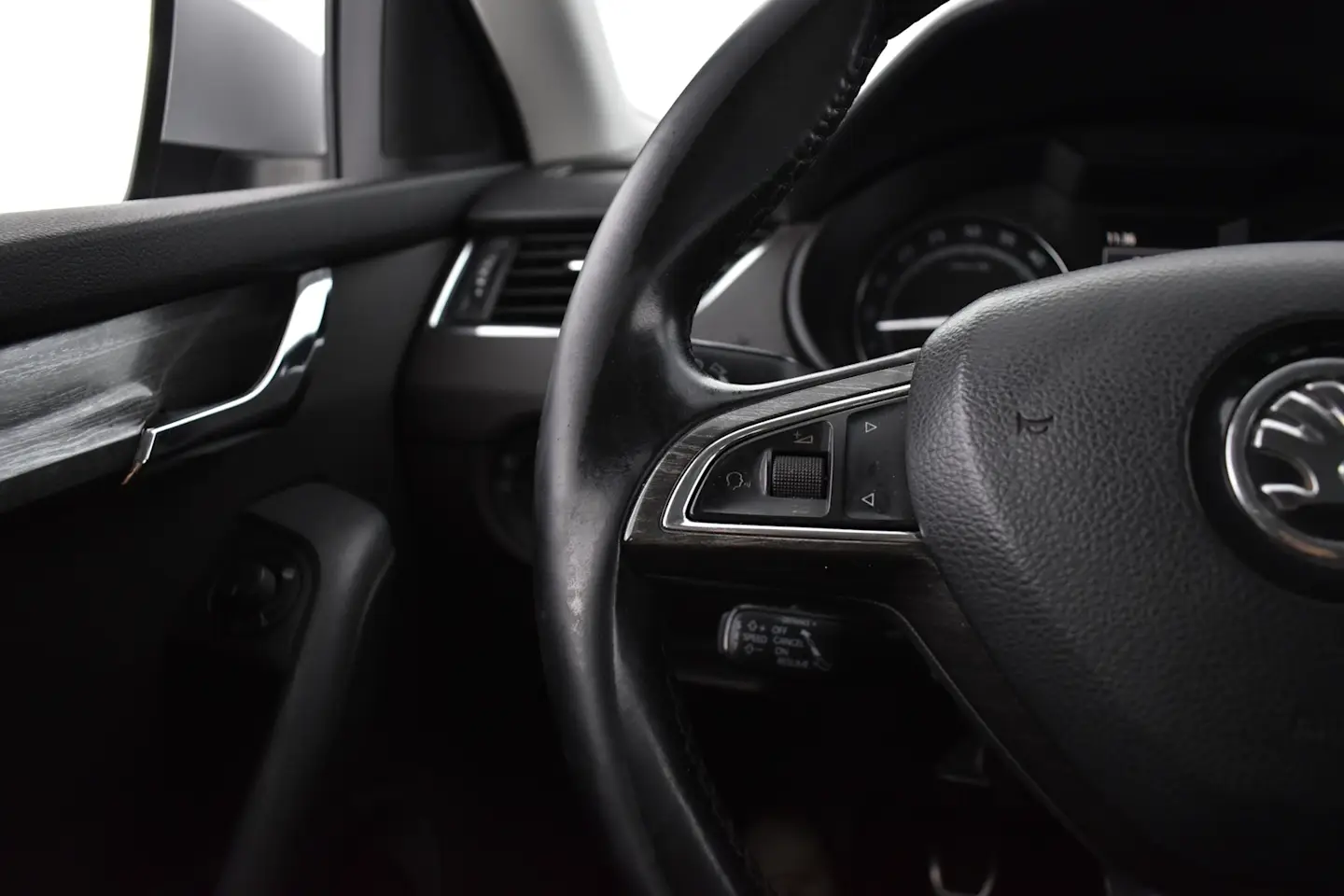 Car Image - 1nAtLMHwYULuf4UWOlViTM