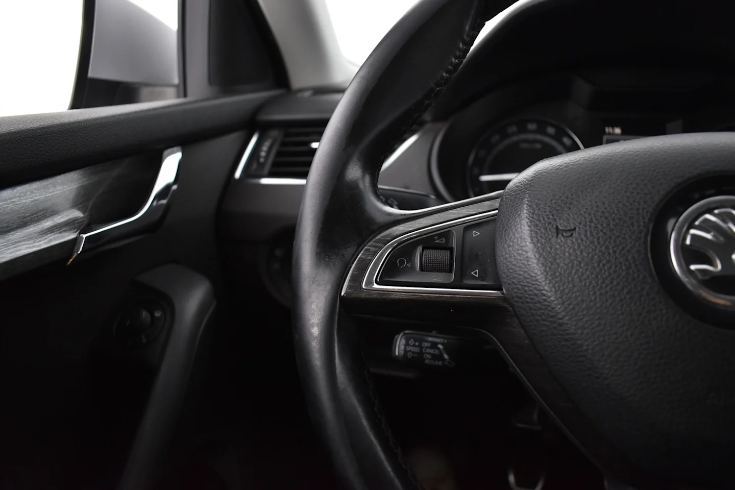Car Image - 1nAtLMHwYULuf4UWOlViTM