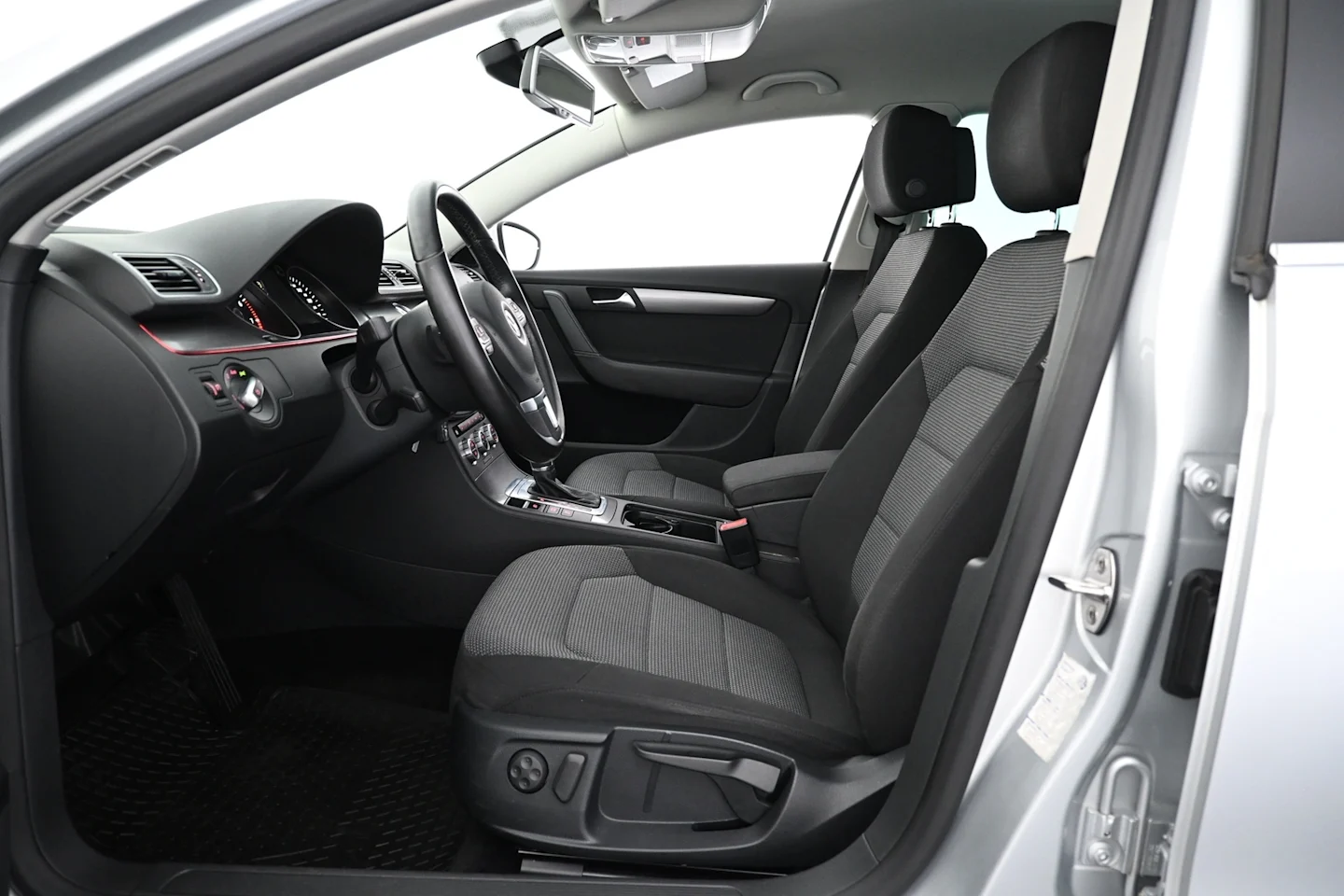 Car Image - 2BUbcD8Myt3vTbLIUiZaf5