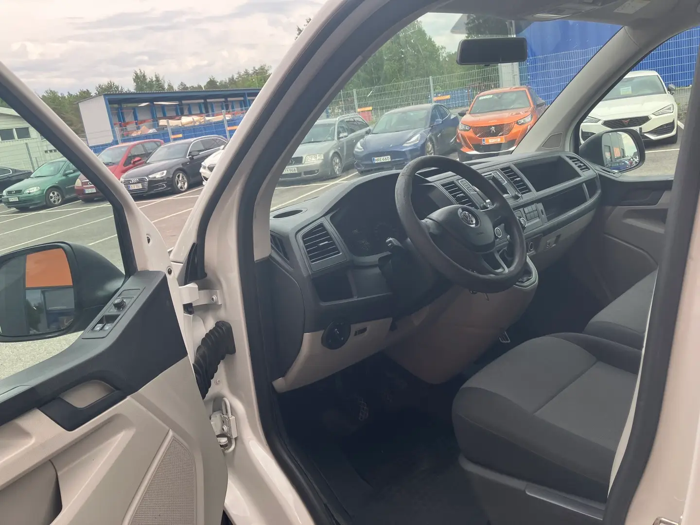Car Image - AOCwEuwV8adroO3NOK2hh